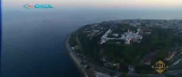 lk surlar karada 6492 metre ve Hali kylarnda 820 metre olarak ina edildi.