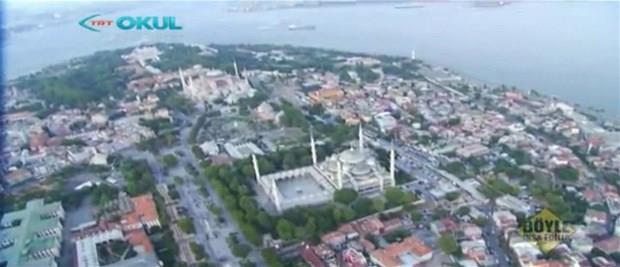 Burada denizin savunma gc kullanld. Buradaki surlarn kanl sadece 5 metre olarak belirlendi.