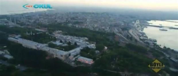 Attila'nn stanbul'u kuatmas srasnda ise surlarn nne ikinci bir duvar daha yapld.