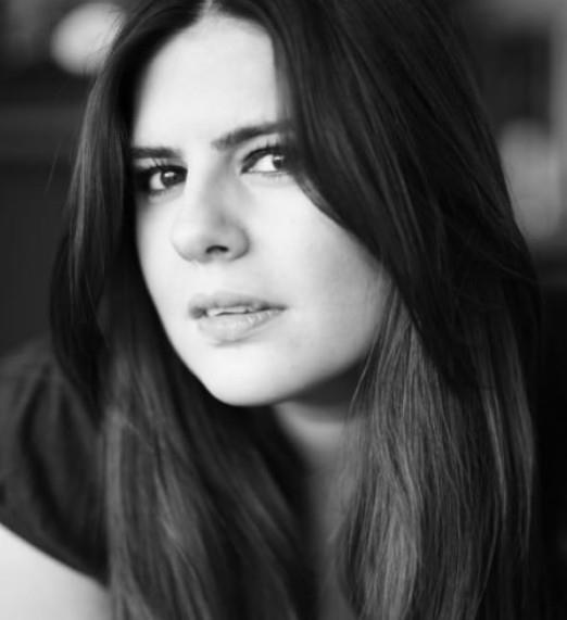 Eser Yenenler ve brahim Bykak'n kendisiyle dalga getii iin 12 kilo verdiini belirten oyuncu Aya Erturan, "Bana at diyorlard. Ylmaz Erdoan da 'Zayf ve komik kadnlar var' deyince kilo vermeye karar verdim.