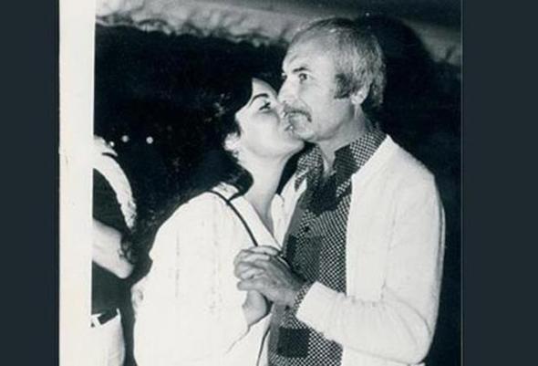 Onlar 40 yl akn sredir birlikteler.. Hibir zaman resmi olarak evlenmediler. Ama neredeyse yarm asr boyunca bir yasta ba koydular. Bu byk akn kahramanlar Fatma Girik ve Memduh n... Yeilam'n usta ynetmeni ve Trk sinemasnadamga vuran "boncuk gzl" Fatma Girik'in aknn gemii nl oyuncunun henz 13 yanda olduu dneme kadar uzanyor.