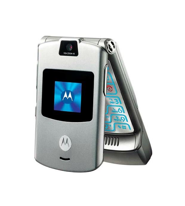 11- Motorola RAZR V3<br>  Boyut: 98 x 53 x 13.9 mm