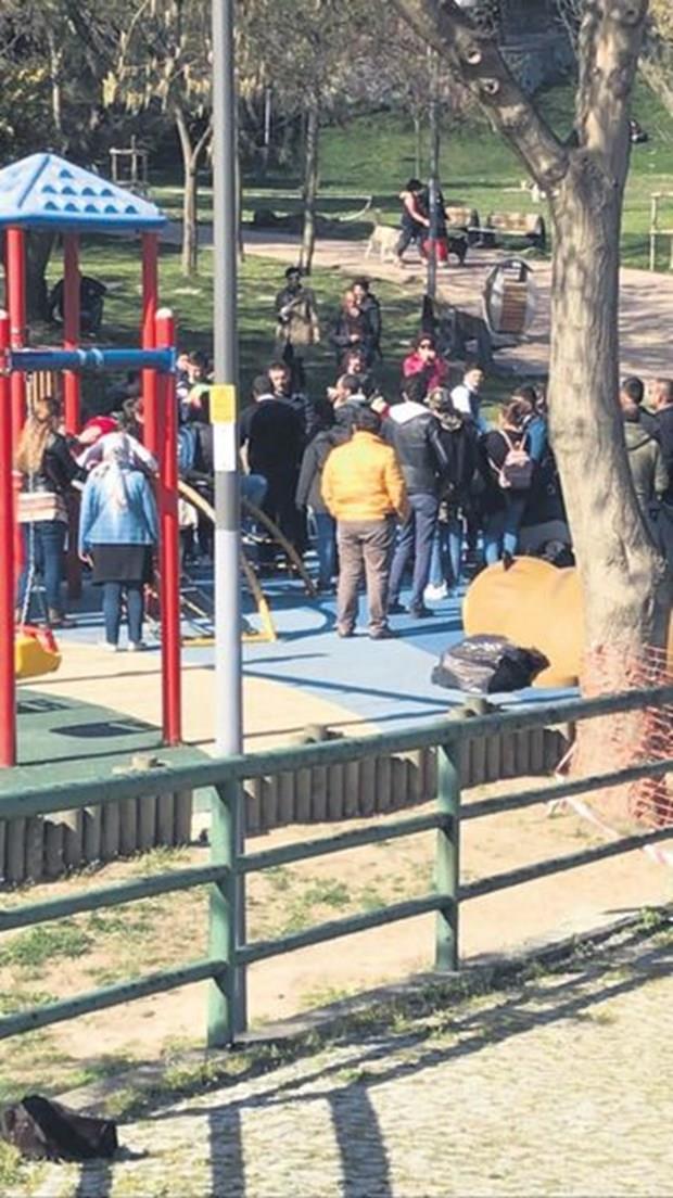 Rol gerei elindeki kuru sk silahla etrafa ate ap dizideki kz arkadan vuran kiiye kfr eden aatay Ulusoy, ekimleri glkle tamamlayabildi.