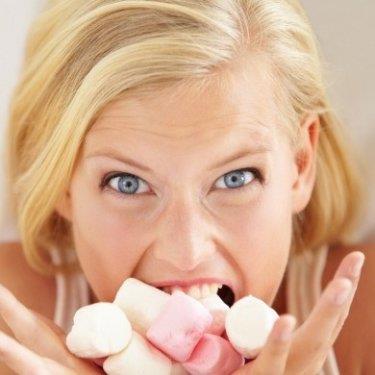 Kimi zaman beslenme bedensel deil, ruhsal bir ihtiya oluyor. Serotonin seviyesini ykseltmek iin, vcut hzla karbonhidrat tketmeye balyor.