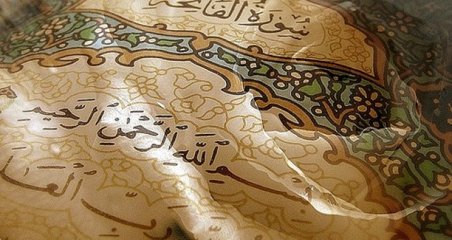 * Cuma gecesi iki rekat namaz klp, her rekatta bir Fatiha, bir Ayet-el Krsi, 15 hlas okuyup selam verdikten sonra bana bin salevat okuyan, beni ryada grr.&#8221;