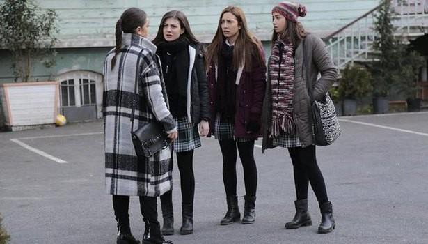 7-&#8217;Ak Mavi&#8217;  <p>  8-&#8217;Arka Sokaklar&#8217;  <p>  9-&#8217;Krgn iekler&#8217;