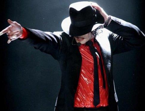 Mahkeme doktorun Jackson'a gl bir ahestezi olan propofol'den ar dozda vererek lmne yol atna karar verdi.