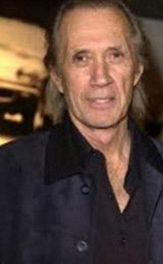 The Nation adl internet sitesinde aklamalar yer alan bir polis kayna, ABD'nin Tayland Bykelilii yetkilisi Michael Turner, aktrn seks oyunca ile oynarken ldn bildirdi.