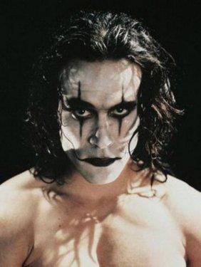 O sahnede kullanlan silahn kuru sk dolu olmas gerekiyordu. Ama her naslsa gerek mermiler kullanlmt. Lee karn blgesinden yaraland. Hastaneye kaldrld ama yaam mcadelesini kaybetti.