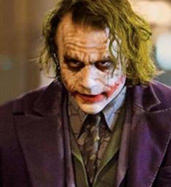 New York'taki evinde l bulunan Ledger'in cansz bedeni zerinde otopsi yapld ve yetkililer "lm nedeninin kaza olduuna karar verdik" aklamasn yapt.