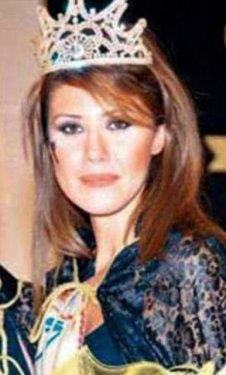 Asl Ba'n Ahmet Bayer ile ilikisi vard. lm de iadamnn sahibi olduu Bodrum Clup Flipper'daki villada gerekleti. ddialara gre ruhsal sorunlar yaayan Ba, bir anda kendini balkondan aa brakarak son nefesini vermiti.