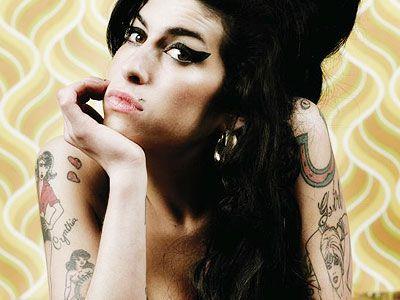 <p><b>AS KIZ NEDEN LD</b></p> Mzik dnyasnn esiz sesli asi kz Amy Winehouse'un lm de hayranlarn oke etti.
