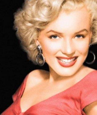 Yaplan otopsinin sonucunda lm yksek dozda barbitrattan ld akland. Ancak bu aklama kimseyi tatmin etmedi. nk Monroe'nun dnemin ABD Bakan Kennedy ile ilikisi vard.