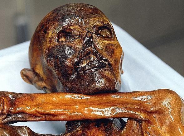 Avrupa&#8217;nn en yal mumyas 25 yl nce svire&#8217;deki Otztal Alpleri&#8217;nde buz ktlesinin iinde, donmu bir ekilde yryler tarafndan bulunmutu.