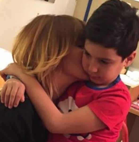 Glben Ergen de sosyal medyada sk sk ocuklaryla birlikte ektirdii pozlarn paylayor.