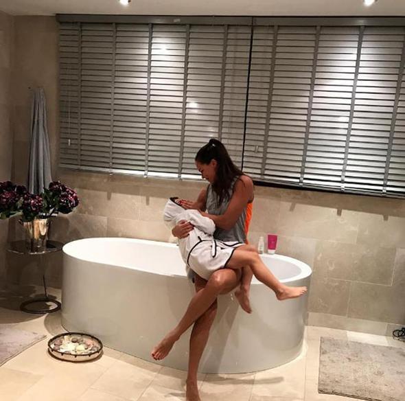 all ve kk olunun banyo keyfi.