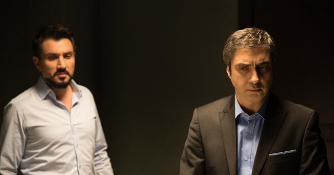 Ancak yapm irketi adna bir temsilcinin darbe giriiminden aylar nce "Kurtlar Vadisi Darbe"nin isim hakkn satn almak iin bavurduu ortaya knca ortalk karmt.