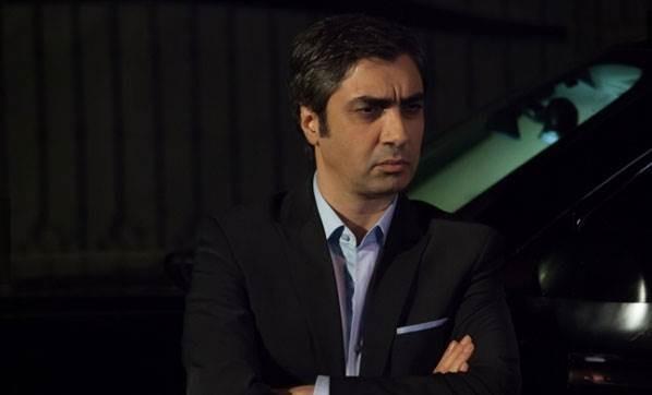dll ynetmen Serdar Akar, n hazrln da kendisinin yapt filmi ekmek iin ynetmen koltuunda oturduu TRT 1'in "Payitaht Abdlhamit" dizisinin ekimlerine 5 haftalna ara verdi.
