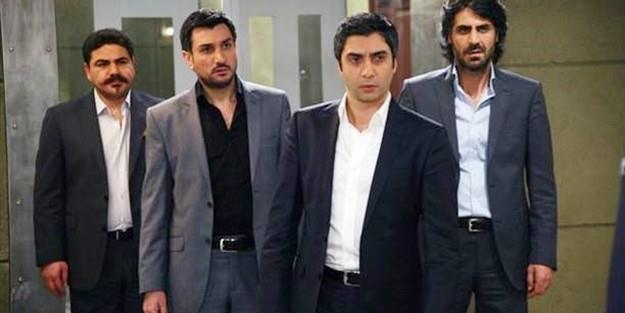 Necati amaz'n baroln oynad ekrann en uzun soluklu dizilerinden "Kurtlar Vadisi", geen sezon kanal bulamad iin ekran yolculuuna ara vermi, yapm irketi Pana Film'in patronu Necati amaz, 15 Temmuz'da darbe giriimini konu alacak "Kurtlar Vadisi Darbe" filmini ekeceklerini aklamt.