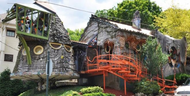 11. Mantar evi    <br>  ster inann ister inanmayn, bu ev mimar Terry Brown satn aldnda gayet bildiimiz, sradan bir evdi. Ne zamanki 35 rencisiyle birlikte birka yl burada yaad; ev bu hale geldi&#8230;