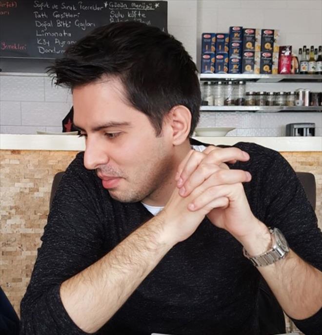 Askeri yetkililer baba Mahmut ve anne Fatma Alan'a ac haberi verdi. Haberin duyulmasnn ardndan eve gelen yaknlar, aileyi teskin etmeye alt. Bekar olan ve evin tek olu olduu renilen Onur Alan'n yaklak 5 ay nce Ovack'ta greve balad belirtildi.