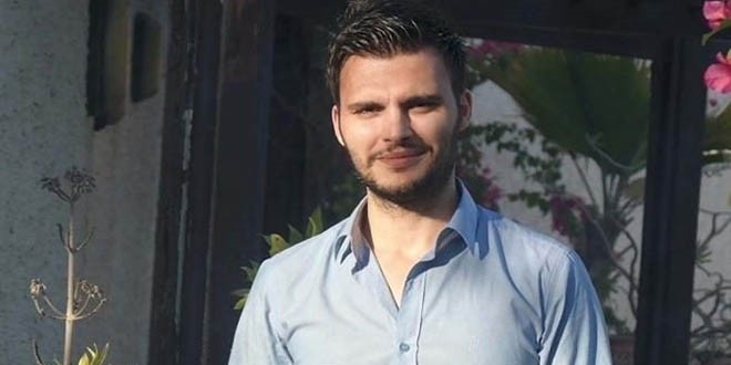 Komiser Abdullah Ortanca : Plmr'de den Sikorsky S-70 Blackhawk tipi helikopterde ehit olan pilot Komiser Abdullah Ortanca'nn zmir'in Karabalar lesi Tahsin Yazc Mahallesi'nde yaayan ailesine ac haber ulat. zmir'de 2013 ylna kadar Konak Asayi Ekipler Amirlii'nde ve Cinayet Bro Amirlii'nde grev yapan, Ortaca'nn yurt dnda pilot eitimi ald renildi.