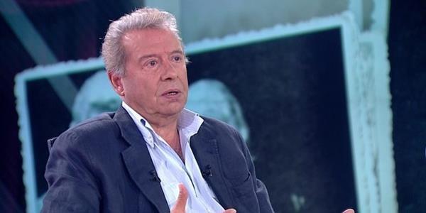 Sanat, 2004 ylnda Kadky Maarif Koleji ve Anadolu Lisesi Mezunlar Dernei tarafndan Kristal Mart dlne layk bulunmutur.