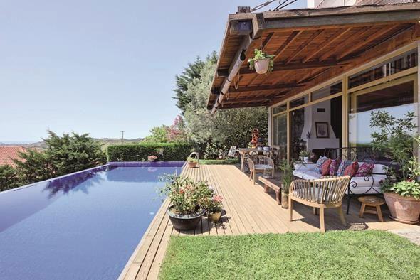 Yemek yapmay ok seven Alabora, lokal pazardan ald malzemelerden hazrlad, bazen de icat ettii yemekleri misafirlerine sunmaya baylyor. Her ikisi de bundan ok keyif aldklarn, paylamann ve keyif yapmann nemini vurguluyorlar.