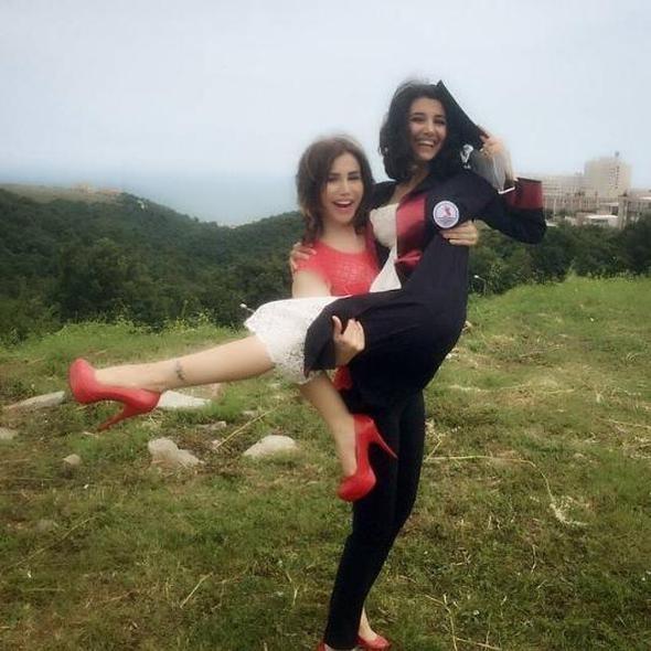 "Artk Bodrum'a yerleiyorum. Evim var. lerimi oradan yrtmek istiyorum. Bizim camiada sanat olarak yer almak ok zor. nanlmaz oyunlar dnyor. Herkes kendine isim takm. Zeki Mren iin 'Sanat Gnei', Blent Ersoy iin 'Diva' diyorlar. Albmlerimde hibir zaman 'Kk Ceylan' yazmad. O ismi bana halk verdi. imdi herkes kendine unvan veriyor. Brakn halk koysun..."