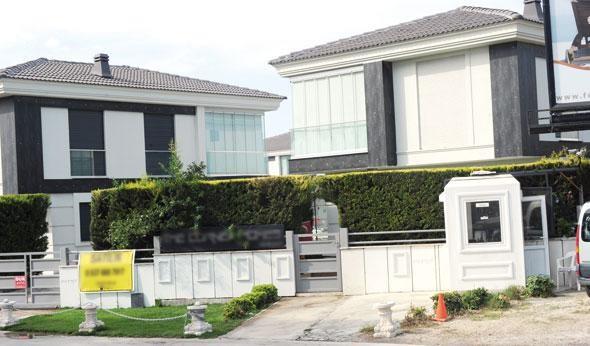 nl sunucu, olu Eymen doduktan sonra kendisine kk gelmeye balayan ev iin 2 milyon TL istiyor. Erken, evi sattktan sonra yine Alaat&#8217;dan daha geni bir ev alacak.