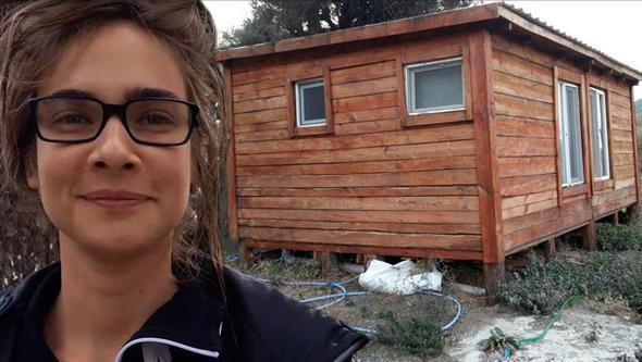 Oyuncu Mge Boz, anakkale&#8217;nin Bayrami ilesine bal Toluklar Ky&#8217;nde ev satn ald. Boz, kendisine ait ev yapm ikolata markasnn retiminde kullanaca ceviz ve bademleri de bu yreden alacan syledi.