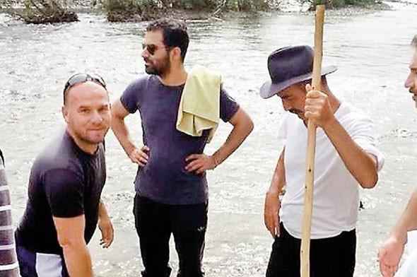 Tamamen organik ekilde beslenen Ylmaz Erdoan, sk sk doa yryleri yapp ile halkyla sohbet ediyor.