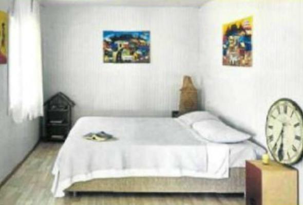 DENZDE DU ALIYORUZ<p>      Atilla Saral'n 7 yllk sevgilisi nci Trkay yeni hayatlar ve ilikisi iin unlar sylemi:    " Onunla vnyorum. 53 yanda ve her eye sfrdan balad. Atilla burada doa ve hayvanlarla ok mutlu. Tavuklar, horozlar, bostanmz her ey harika. Suyumuz kuyudan geliyor, scak su bile yok. Denizde du alyoruz. Masalar, banklar, aydnlatmalar hepsi antika pazarndan yada tersanelerde sklen eski gemilerden. Ak delilik hali ve biz birbirimize az"