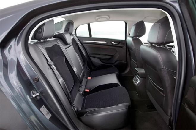 Birinci seilen Renault Megane Sedan, "Yln Otomobili" logosunu bir yl boyunca basn blteni ve reklamlarnda kullanabilecek.