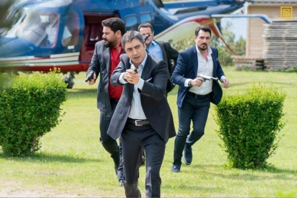 Filmden ilk grntler de ortaya kt.