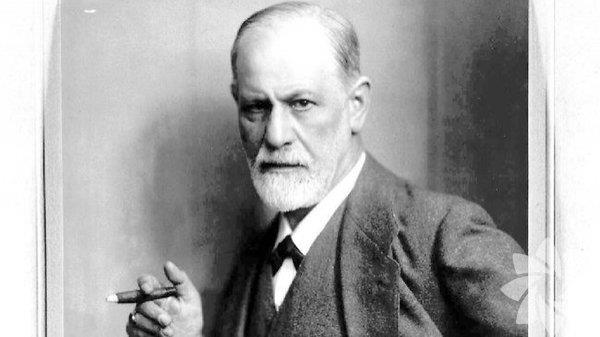 Freud ise 1896 ylnda, babasnn cenazesinden bir gece nce, ryasnda zerinde &#8220;Gzelerinizi kapamanz talep ediliyor.&#8221; yazl bir basl ilan grmesiyle Dlerin Yorumu kitabn yazmaya balamtr. Abraham Lincoln ise aktif bir ddr. Sava ile ilgili herhangi bir nemli gelime yaanmadan bir gece nce canl ryalar grdn sylemitir. &#8220;irkin&#8221; bir ryadan sonra eine telgraf ekerek oullarnn silahlarn kaldrmasn sylemi, suikasta uramadan birka gece nce Beyaz Saray&#8217;da bir cenaze grdnden bahsetmitir.