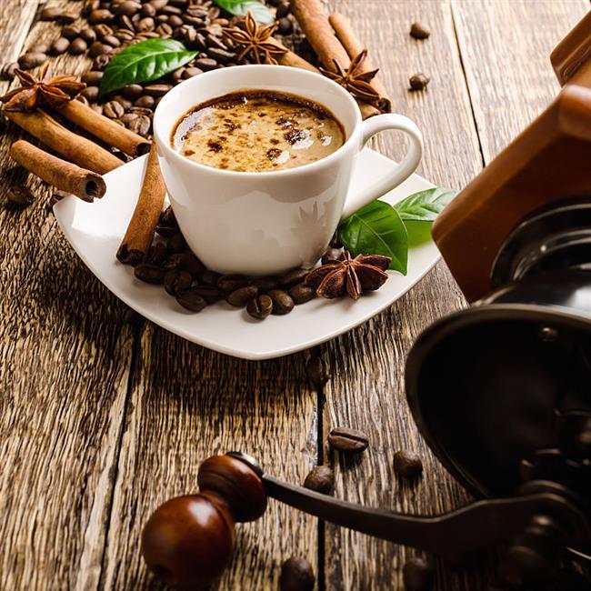 Ar ilalarnn yan sra alnan kafein ierikli iecekler arnz azaltabilir; ancak ard arda tketeceiniz kahve veya gazl iecekler ba arnz tetikleyebilir. ok fazla kafein ierikli iecek tketen kiilerde de yeterli kafein alamadklarnda bundan kaynaklanan ba ars grlebilir.