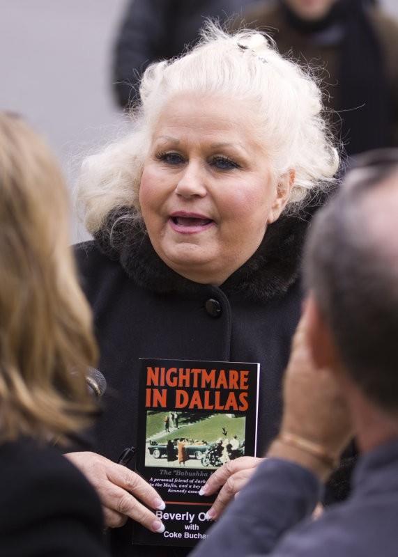 Bayan Babuka olduunu iddia eden Bevery Oliver 1970 ylnda Bevery Oliver adl kadn, Bayan Babuka&#8217;nn kendisi olduunu sylemitir. 1994&#8217;te "Dallas