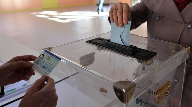 Oy kullanma ilemlerinin ardndan sosyal medyada yaynlanan fotoraflar ise seimlere Cumhurbakan Recep Tayyip Erdoan'n damga vurdu.