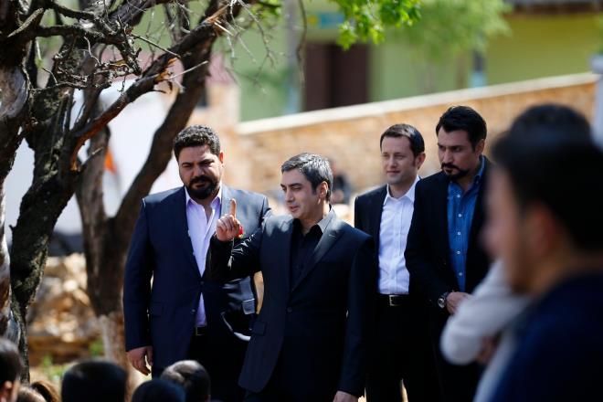 Filmde "Polat Alemdar" karakterinin "sa kolu"nu canlandran Cahit Kayaolu da "Vatan dendii zaman geriye kalan her ey teferruat oluyor. Vatan,  biliyorsunuz, ii dolu dolu bir eydir. Bu da her anyla, sahnesiyle vatan sevgisini, millet sevgisini grm olacaz. Dolu dolu bir film geliyor inallah.