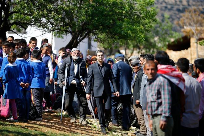 Filmin ynetmeni Serdar Akar da ekimlere yamur nedeniyle birka gn ara vermek zorunda kaldklarn syledi. "nk filmimiz bir gece iinde geiyor. O havada onun devamll  iin durmamz gerekti. Film darbe gecesi geiyor. eriine ilikin sadece bunu  syleyebilirim." dedi.