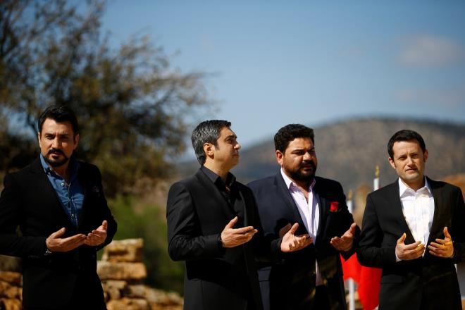 Bir &#8217;mer Baba&#8217; karakterimiz var rnein. Babalar ocuklar sz dinlesin, nasihat dinlesin diye de birlikte Kurtlar Vadisi izliyor." KKTC&#8217;de yaad ansn da paylaan Necati amaz, "Benim iin unutulmazdr. Kuzey Kbrs&#8217;ta yolda yrrken bir hayranmn babas karma kt. Bana sarld, &#8217;Olumla beraber sizi seyrederdim, gzel bir rutinimizdi. Maalesef onu kaybettikten sonra beni hayata siz baladnz nk her perembe sizi izlediim zaman onu yanmda hissediyorum, umarm diziniz hi bitmez. Gzyalarn tutamyordu, tabii ben de." diye konutu.