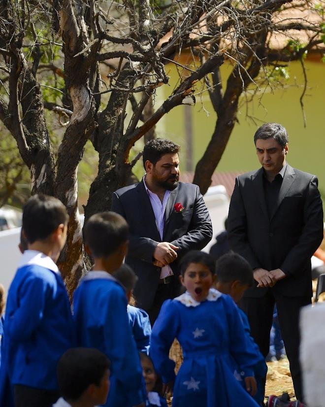 23 Nisan Ulusal Egemenlik ve ocuk Bayram dolaysyla filmin bir plan ocuklara ektirildi. Barol oyuncusu Necati amaz, ynetmen koltuuna oturan ve kamerann arkasna geen ocuklarn kulaklarna neler yapmalar gerektiini fsldad. Necati amaz, film ekimini izlemeye gelen ky sakinleriyle yakndan ilgilendi. Tekerlekli sandalyesiyle kendisini izlemeye gelen engelli genle de sohbet eden Necati amaz, "Umarm filmi beeniyle izlersin." dedi.