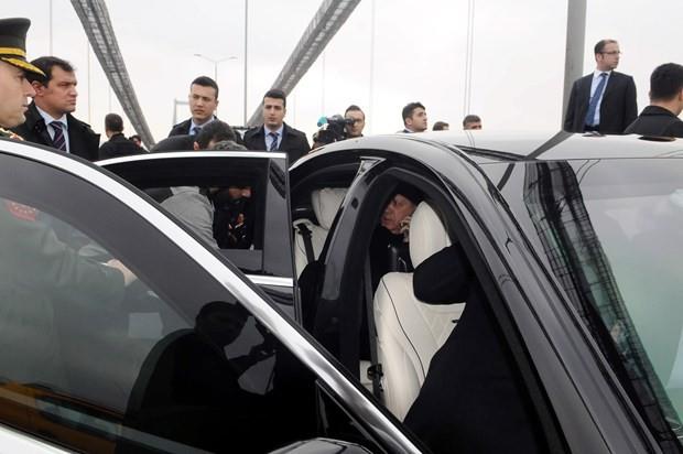 EVE GRNCE OKE OLDU!  <p>  23 Mart'ta aileyle ilgili yeni gelime yaand. ddialara gre Gaziosmanpaa'da yaayan Vezir atra, iyerinden eini telefonla arad. atra'a kendisine dn yapan karsna, 'Bu kadar uzun kiminle konutun. Telefonun grme detayn karacam' dedi.