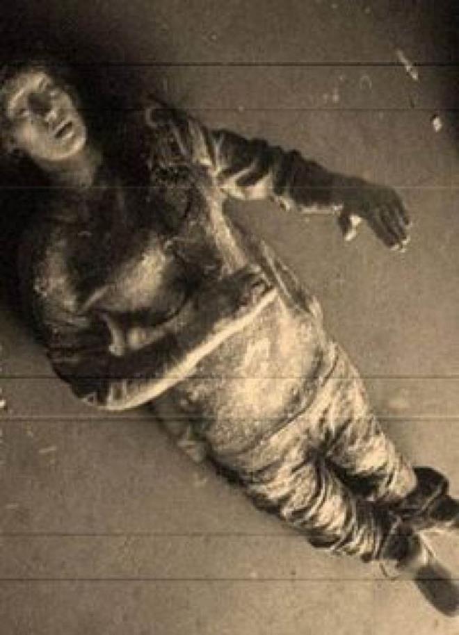 O gemide &ouml;lenlerin srr &ccedil;&ouml;z&uuml;lemedi&hellip;<br /> &nbsp;  1948 ylnda Malezya&#8217;nn yaknndan geen gemilere her zaman tuhaf yardm mesajlar gelirdi. Bir gn iki Amerikan gemisi, &#8216;SS Ourang Medan&#8217; adl bir gemiden sinyaller almaya balad. Mesajda, &#8220;Tm mrettebat, kaptan da dahil, ldler. Muhtemelen btn ekip ld&#8230; Ben de lyorum&#8221; deniyordu. Amerikallar kurtarmaya gittiklerinde gerekten de btn ekibin ldn grdler.