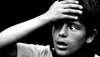 llerin yzlerinde ar korkmu bir ifade, ellerinde ise silahlar vard. Sanki kendilerini, ok korkun bir eye kar savunmular ama baarl olamamlard. Azlar sonuna kadar alm, suratlarnda korku ifadesi ve dilerini skm bir ekilde duran ller&#8230; l bir kpek bile ayn ekilde ok korkmu halde bulundu. in tuhaf yan, hibir cesette bir yaralanma yoktu!.. Olayn srr zlemedi.