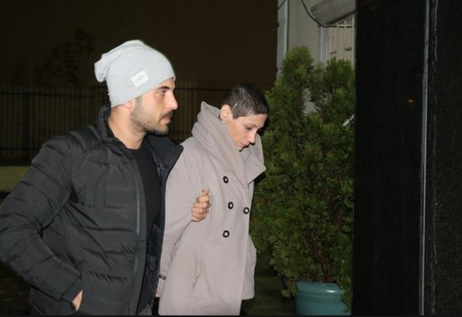 Mahkeme heyeti, sann tutukluluk halinin devamna ve mahade altna alnarak ceza ehliyeti hususunda dzenlenecek Adli Tp Kurumu raporunun beklenmesine karar verdi. Duruma ertelendi.