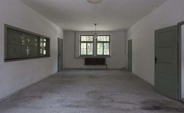 1933 ylnda alan ve 1945 ylna kadar ak kalan kamp, gnmzde mze olarak hizmet veriyor ve nazi Almanyasnn toplu katliamlarn gzler nne seriyor.