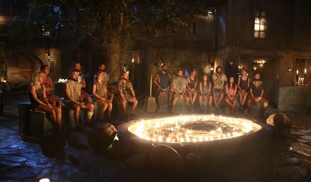 Survivor'da pazartesi ve sal oynanacak dl, iletiim ve sembol oyunlarnn ardndan Gkhan, Burak, Anl ve Berna'dan en az SMS oyunu alan adaya veda edecek.