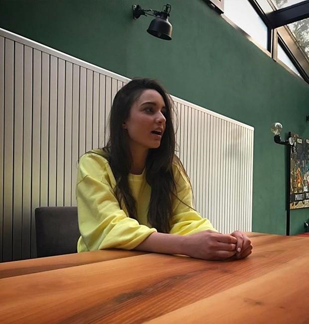 Trkiye'nin nl isimleri sosyal medyay aktif kullanyor. Peki nl isimler neler paylayor? Sanattan spora, televizyondan podyuma, gsteri dnyasnn nl isimlerinin sosyal medya paylamlar...  <p>  Damla Colbay  <p>  "Kankilerime sohbet etmeye geldim suc mu"